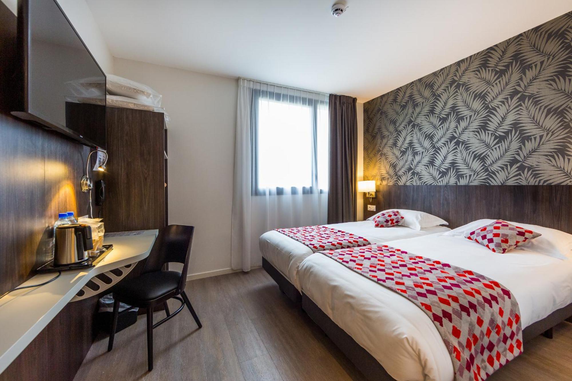 Brit Hotel Ploermel - Hotel De L'Hippodrome Exterior photo