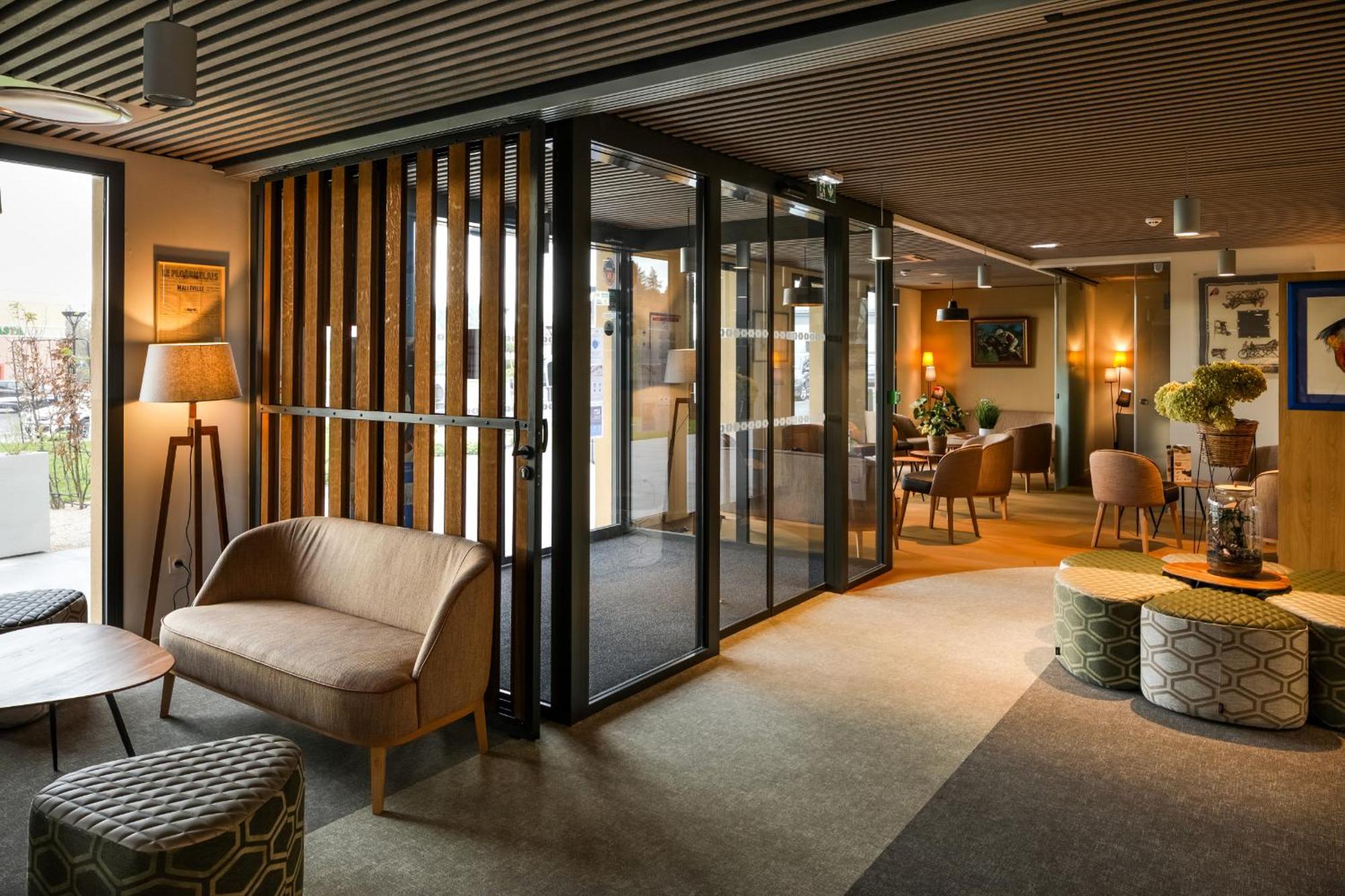 Brit Hotel Ploermel - Hotel De L'Hippodrome Exterior photo