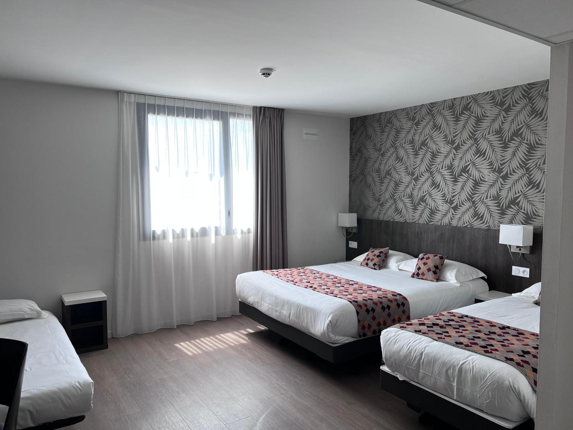 Brit Hotel Ploermel - Hotel De L'Hippodrome Exterior photo